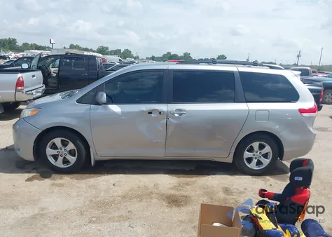 2012 Toyota Sienna Le V6 8 Passenger из США, поврежденный, VIN 5TDKK3DC0CS216697